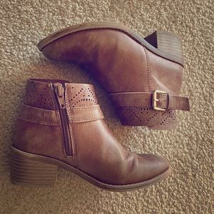 Little girls brown bootie Size 13
